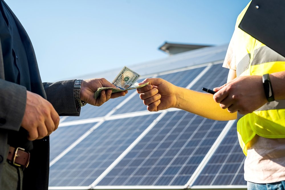 a man purchasing solar panels with one time cash payments